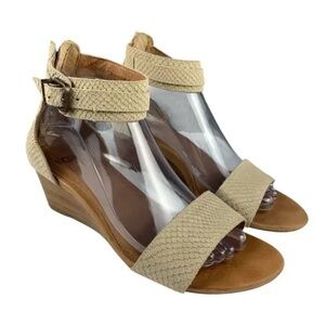 Ugg Char Mar suede faux snakeskin texture tan buckle ankle strap wedge sandals 6